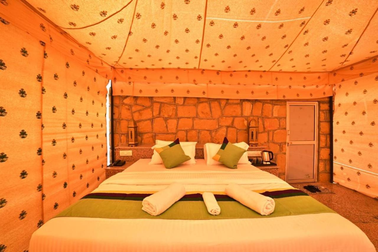Golden Sandstone Hotel Desert Safari Camp ไจซัลเมอร์ ภายนอก รูปภาพ